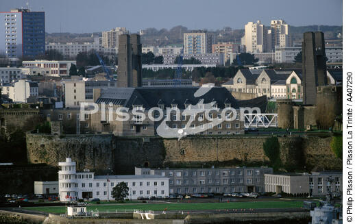 Brest et le pont de Recouvrance. - © Philip Plisson / Plisson La Trinité / AA07290 - Photo Galleries - Bridge