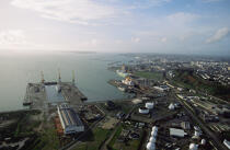 Port de commerce à Brest. © Philip Plisson / Pêcheur d’Images / AA07293 - Photo Galleries - Brest