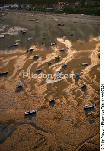 Mouillage dans le bassin d'Arcachon. - © Philip Plisson / Plisson La Trinité / AA07320 - Photo Galleries - Aquitaine