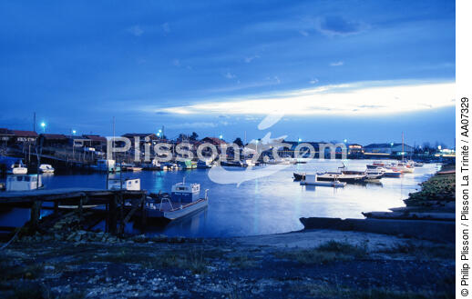 Le petit port de la Teste. - © Philip Plisson / Plisson La Trinité / AA07329 - Photo Galleries - Town [33]