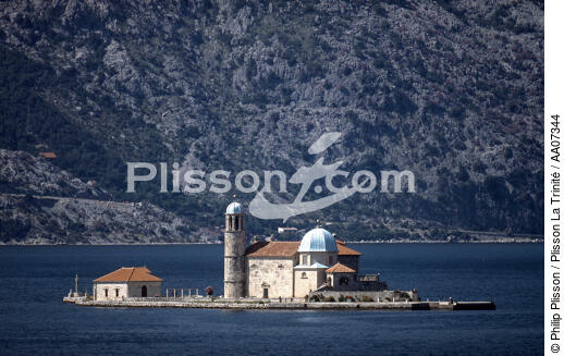 Mer Adriatique devant les côtes du Montenégro. - © Philip Plisson / Plisson La Trinité / AA07344 - Nos reportages photos - Monténégro