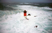 Coup de vent sur le phare des Pierres Noires. © Philip Plisson / Plisson La Trinité / AA07356 - Nos reportages photos - Pierres Noires [Les]