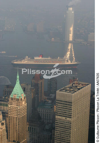 Arrivée du Queen Mary II à New-York. - © Guillaume Plisson / Plisson La Trinité / AA07635 - Nos reportages photos - Etats-Unis