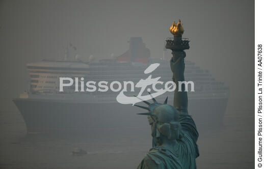 Arrival of the Queen Mary II in New York. - © Guillaume Plisson / Plisson La Trinité / AA07638 - Photo Galleries - Queen Mary II [The]