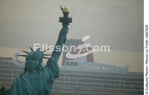 Arrivée du Queen Mary II à New-York. - © Guillaume Plisson / Plisson La Trinité / AA07639 - Photo Galleries - Queen Mary II [The]
