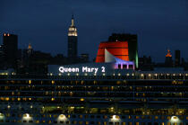 Départ du Queen Mary II de New-York. © Philip Plisson / Plisson La Trinité / AA07661 - Nos reportages photos - Queen Mary II [le]