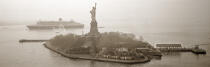 Le Queen Mary 2 arrivant à New York © Guillaume Plisson / Plisson La Trinité / AA07673 - Nos reportages photos - New York
