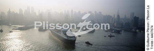 Le Queen Mary 2 arrivant à New York - © Guillaume Plisson / Plisson La Trinité / AA07674 - Photo Galleries - United States [The]
