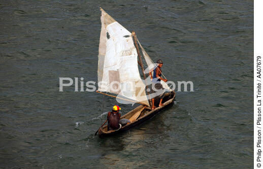 Embarcation dans l'archipel des San-Blas - © Philip Plisson / Plisson La Trinité / AA07679 - Nos reportages photos - Ile [Panama]