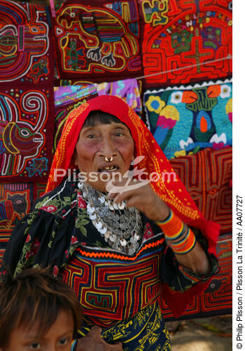 Vieille femme dans L'archipel des San-Blas. - © Philip Plisson / Plisson La Trinité / AA07727 - Photo Galleries - Woman