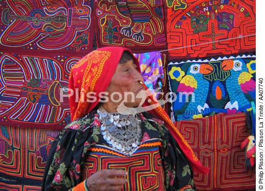 Portrait de femme dans l'archipel des San-Blas. - © Philip Plisson / Plisson La Trinité / AA07740 - Nos reportages photos - Portrait