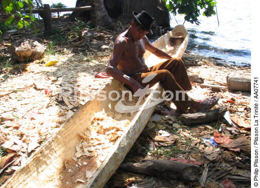 Fabrication d'une pirogue dans l'archipel des San-Blas. - © Philip Plisson / Plisson La Trinité / AA07741 - Nos reportages photos - Ile [Panama]