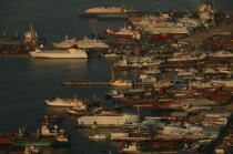 Dans le port du Pirée. © Philip Plisson / Plisson La Trinité / AA07766 - Nos reportages photos - Port