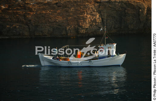 Pêche cotière sur les côtes grecques. - © Philip Plisson / Plisson La Trinité / AA07770 - Photo Galleries - Professional fisherman