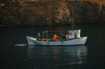 Pêche cotière sur les côtes grecques. © Philip Plisson / Plisson La Trinité / AA07770 - Nos reportages photos - Activité maritime