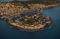 L'île de Poros. © Philip Plisson / Plisson La Trinité / AA07805 - Nos reportages photos - Grèce