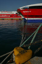 Amarrage dans le port du Pirée. © Philip Plisson / Plisson La Trinité / AA07823 - Nos reportages photos - Ferry