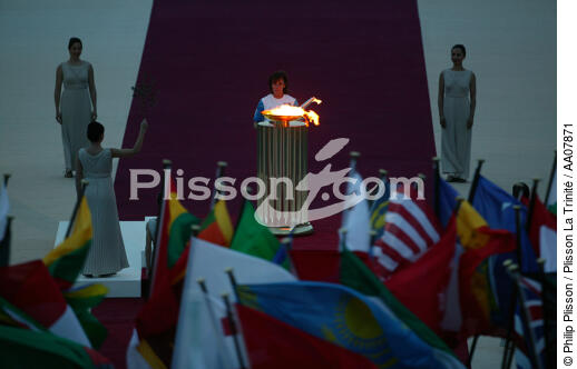 Arrivée de la flamme olympique à Athènes. - © Philip Plisson / Plisson La Trinité / AA07871 - Photo Galleries - Tradition