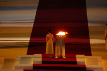La flamme olympique. © Philip Plisson / Plisson La Trinité / AA07874 - Photo Galleries - Athens 2004