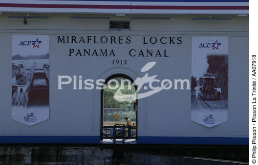 Ecluse sur le canal de Panama. - © Philip Plisson / Plisson La Trinité / AA07918 - Nos reportages photos - Miraflores locks