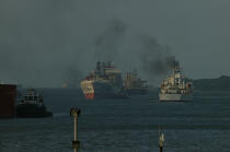 Trafic important dans le port de Colon. © Philip Plisson / Plisson La Trinité / AA07932 - Nos reportages photos - Activité maritime