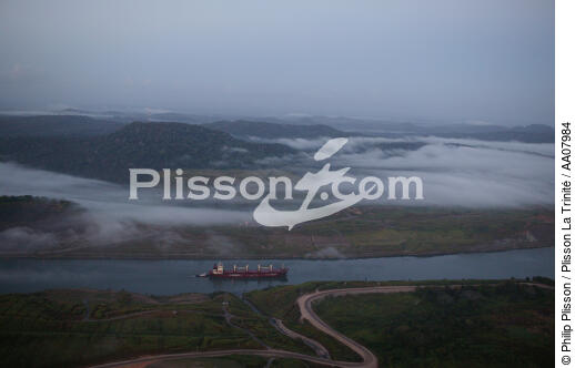 Le canal de Panama. - © Philip Plisson / Plisson La Trinité / AA07984 - Nos reportages photos - Canal