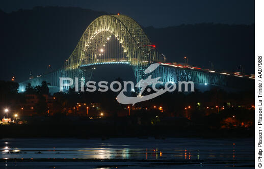 The Bridge of the Americas in Panama City. - © Philip Plisson / Plisson La Trinité / AA07988 - Photo Galleries - Night