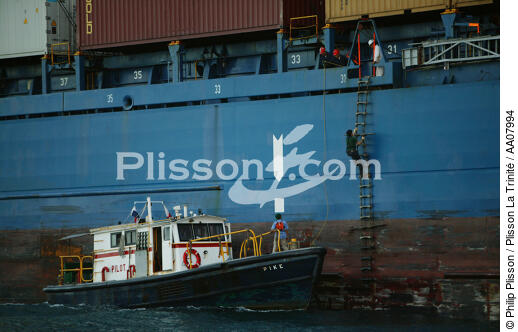 Bateau pilote dans le port de Colon. - © Philip Plisson / Plisson La Trinité / AA07994 - Nos reportages photos - Porte-conteneurs, la démesure