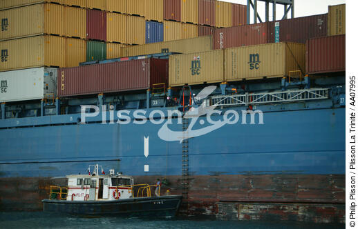 Bateau pilote dans le port de Colon. - © Philip Plisson / Plisson La Trinité / AA07995 - Nos reportages photos - Le CMA CGM Marco Polo