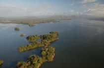 Le lac de Gatun, sur le canal de Panama. © Philip Plisson / Pêcheur d’Images / AA07998 - Nos reportages photos - Le canal de Panama