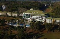 Hotel sur les rives du canal de Panama. © Philip Plisson / Plisson La Trinité / AA08003 - Nos reportages photos - Hotel