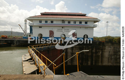 Gatun locks, l'une des 3 écluses du canal de Panama. - © Philip Plisson / Plisson La Trinité / AA08028 - Nos reportages photos - Le canal de Panama