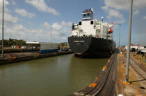 Gatun locks, l'une des 3 écluses du canal de Panama. © Philip Plisson / Plisson La Trinité / AA08031 - Photo Galleries - Containership
