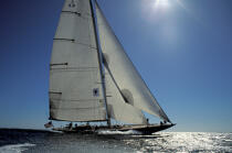 Endeavour. © Philip Plisson / Plisson La Trinité / AA08043 - Photo Galleries - Classic Yachting