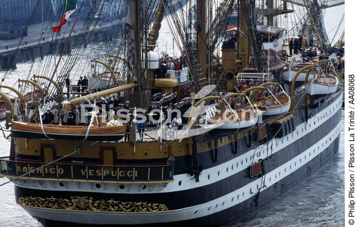L'Amerigo Vespucci à Rouen pendant l'Armada 1994. - © Philip Plisson / Plisson La Trinité / AA08068 - Nos reportages photos - Fleuve
