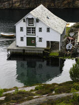 Habitat traditionnel dans les îles proches de Bergen © Philip Plisson / Plisson La Trinité / AA08110 - Nos reportages photos - Toit