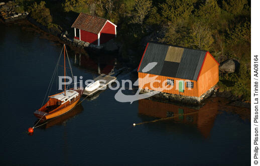 Maisons proche de Bergen. - © Philip Plisson / Plisson La Trinité / AA08164 - Photo Galleries - Small boat