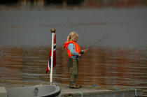 Partie de pêche aux Lofoten. © Philip Plisson / Plisson La Trinité / AA08196 - Nos reportages photos - Enfant
