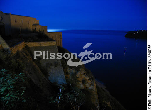 L'île de Procida en Baie de Naples. - © Philip Plisson / Plisson La Trinité / AA08276 - Photo Galleries - Night