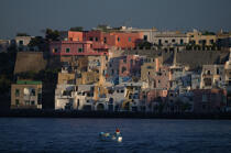 L'île de Procida en Baie de Naples. © Philip Plisson / Plisson La Trinité / AA08279 - Photo Galleries - Small boat