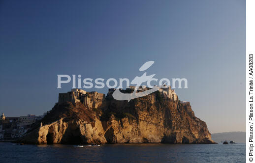 L'île de Procida en Baie de Naples. - © Philip Plisson / Plisson La Trinité / AA08283 - Nos reportages photos - Ile [It]
