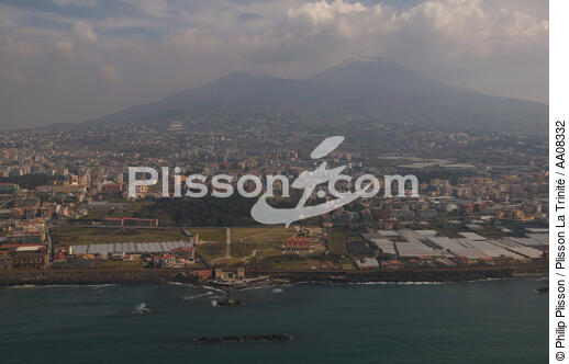 Naples. - © Philip Plisson / Plisson La Trinité / AA08332 - Nos reportages photos - Ville [It]