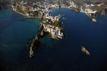 L'île de Ponza. © Philip Plisson / Plisson La Trinité / AA08352 - Nos reportages photos - Ile [It]