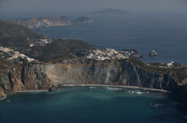L'île de Ponza. © Philip Plisson / Plisson La Trinité / AA08356 - Nos reportages photos - Type vue