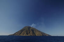 Le volcan Stromboli. © Philip Plisson / Plisson La Trinité / AA08390 - Nos reportages photos - Volcan