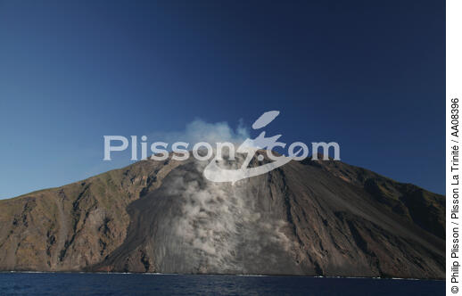 Le volcan Stromboli. - © Philip Plisson / Plisson La Trinité / AA08396 - Photo Galleries - Volcano