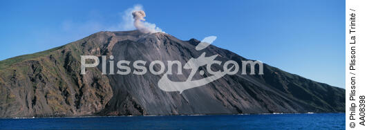 Le volcan Stromboli. - © Philip Plisson / Plisson La Trinité / AA08398 - Nos reportages photos - Stromboli
