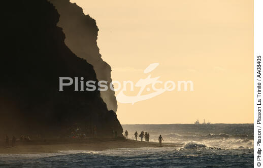 L'île de Stromboli. - © Philip Plisson / Plisson La Trinité / AA08405 - Nos reportages photos - Type vue