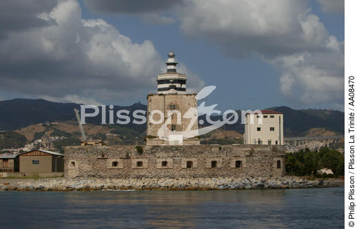 Le détroit de Messine, côté Sicile - © Philip Plisson / Plisson La Trinité / AA08470 - Nos reportages photos - Cadrage