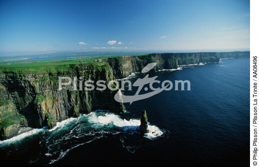 Les Cliffs of Moher. - © Philip Plisson / Plisson La Trinité / AA08496 - Nos reportages photos - Pays étranger